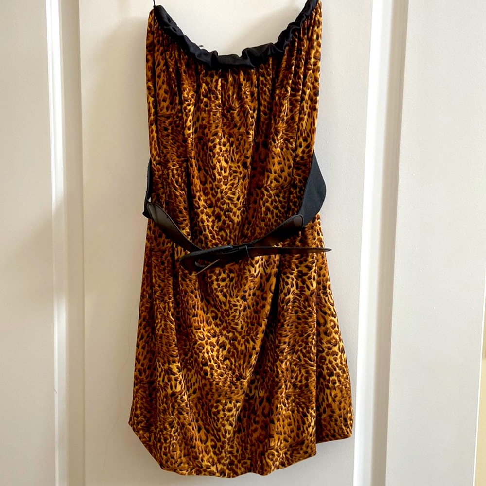 EUC beautiful animal print strapless top in size S/P